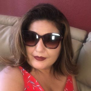 Meet your Posher, Lisa m